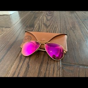 Hot pink Ray-Ban Aviators